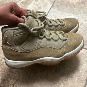 Air Jordan Retro (Olive Green) size 6 1/2 “Like New” only wore once! RARE